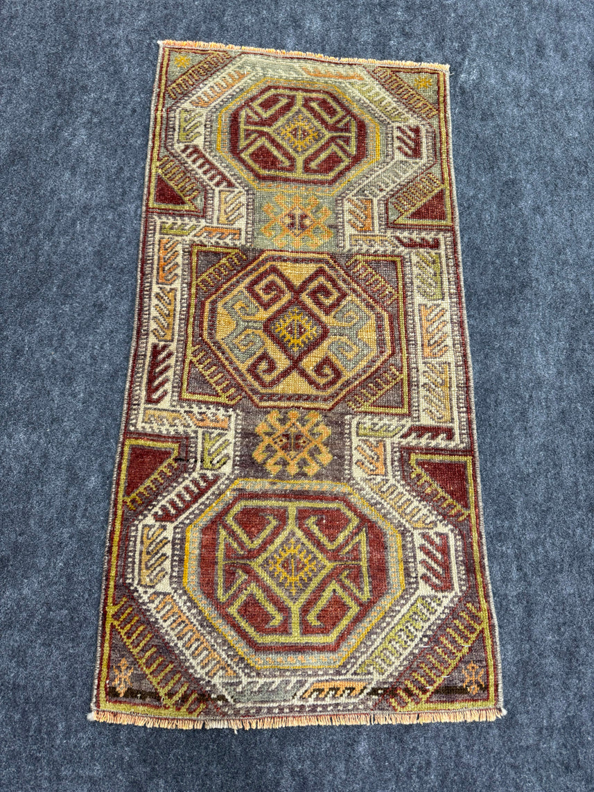 Turkish Yastik Rug 1'7" x 3'3" #23820