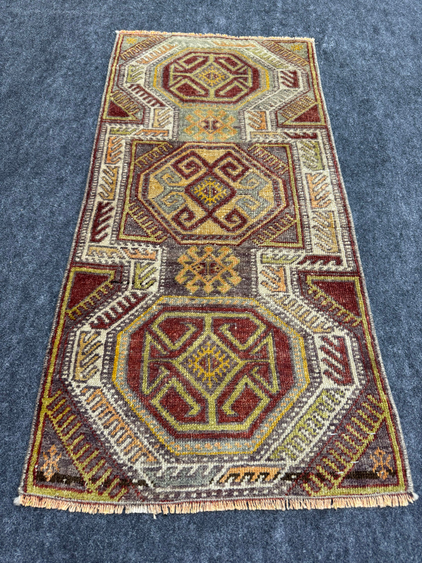 Turkish Yastik Rug 1'7" x 3'3" #23820