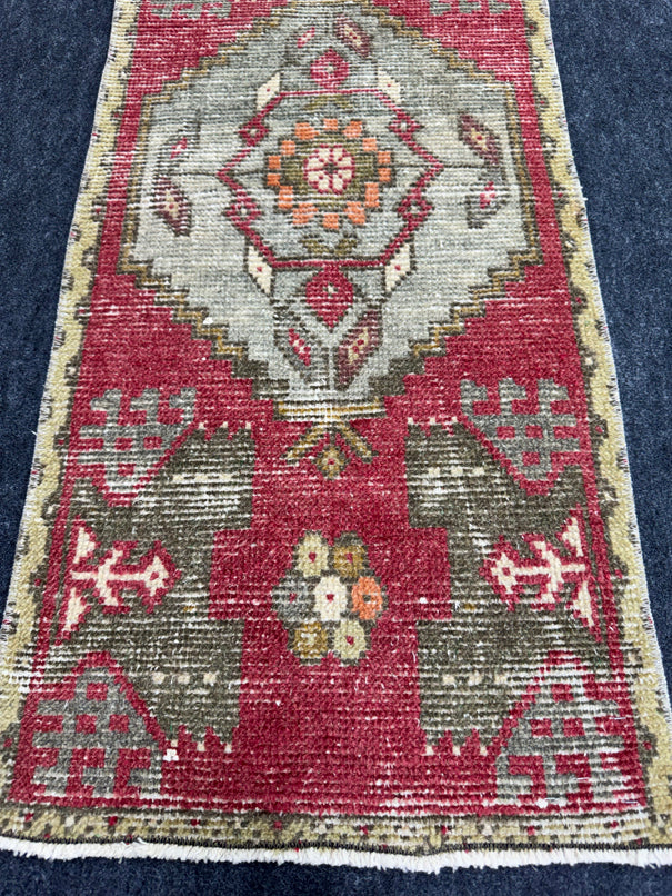 Turkish Yastik Rug 1'6" x 3'3" #23833