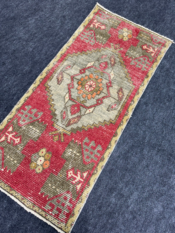 Turkish Yastik Rug 1'6" x 3'3" #23833