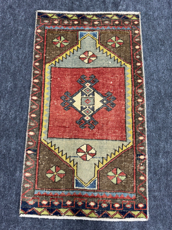 Turkish Yastik Rug 1'6" x 2'9" #23832