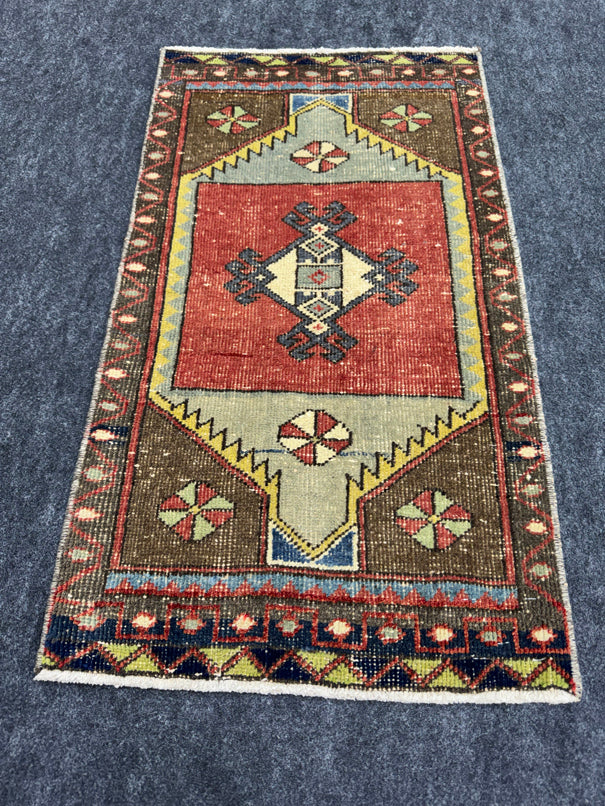 Turkish Yastik Rug 1'6" x 2'9" #23832