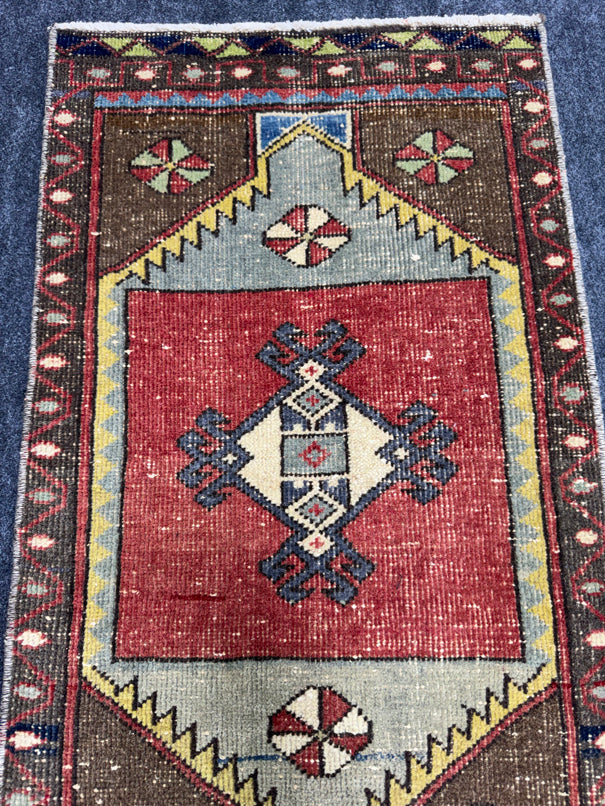 Turkish Yastik Rug 1'6" x 2'9" #23832