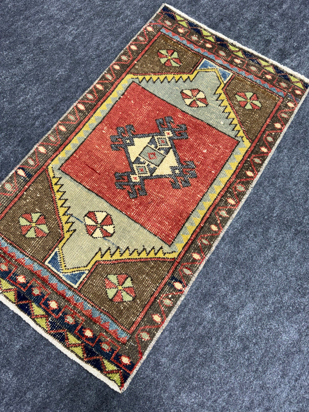 Turkish Yastik Rug 1'6" x 2'9" #23832