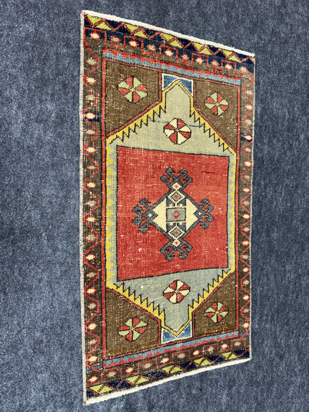 Turkish Yastik Rug 1'6" x 2'9" #23832