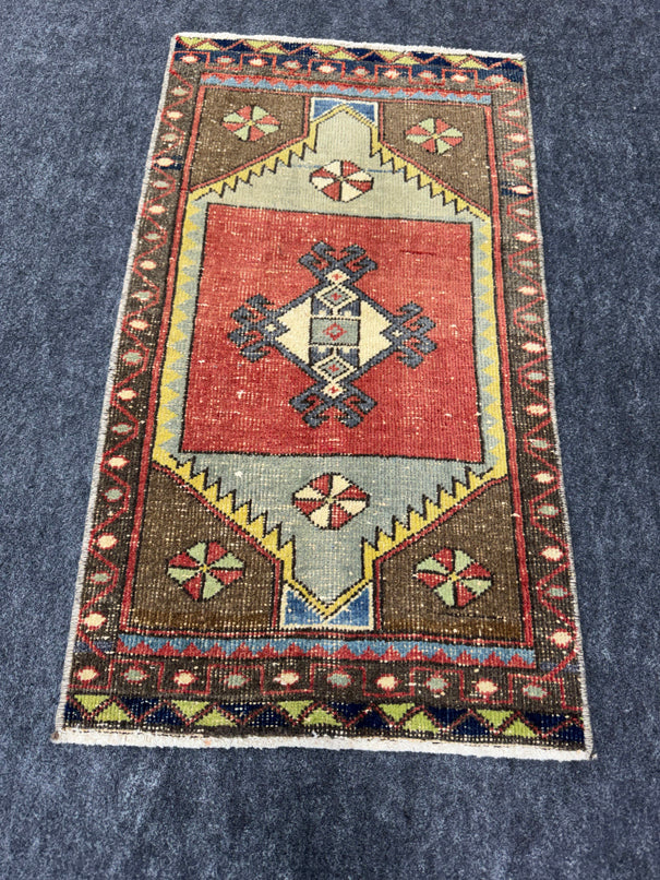 Turkish Yastik Rug 1'6" x 2'9" #23832