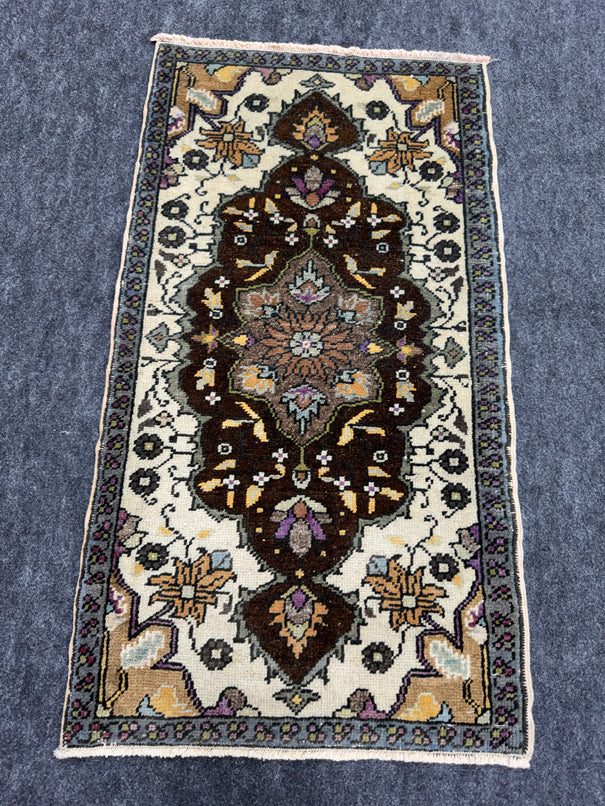 Turkish Yastik Rug 1'7" x 2'11" #23830