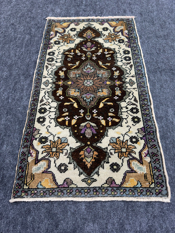 Turkish Yastik Rug 1'7" x 2'11" #23830