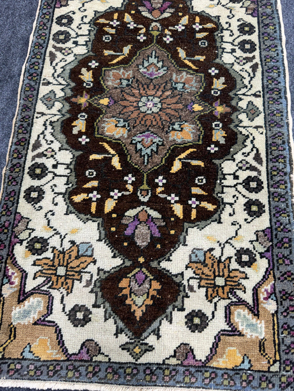 Turkish Yastik Rug 1'7" x 2'11" #23830