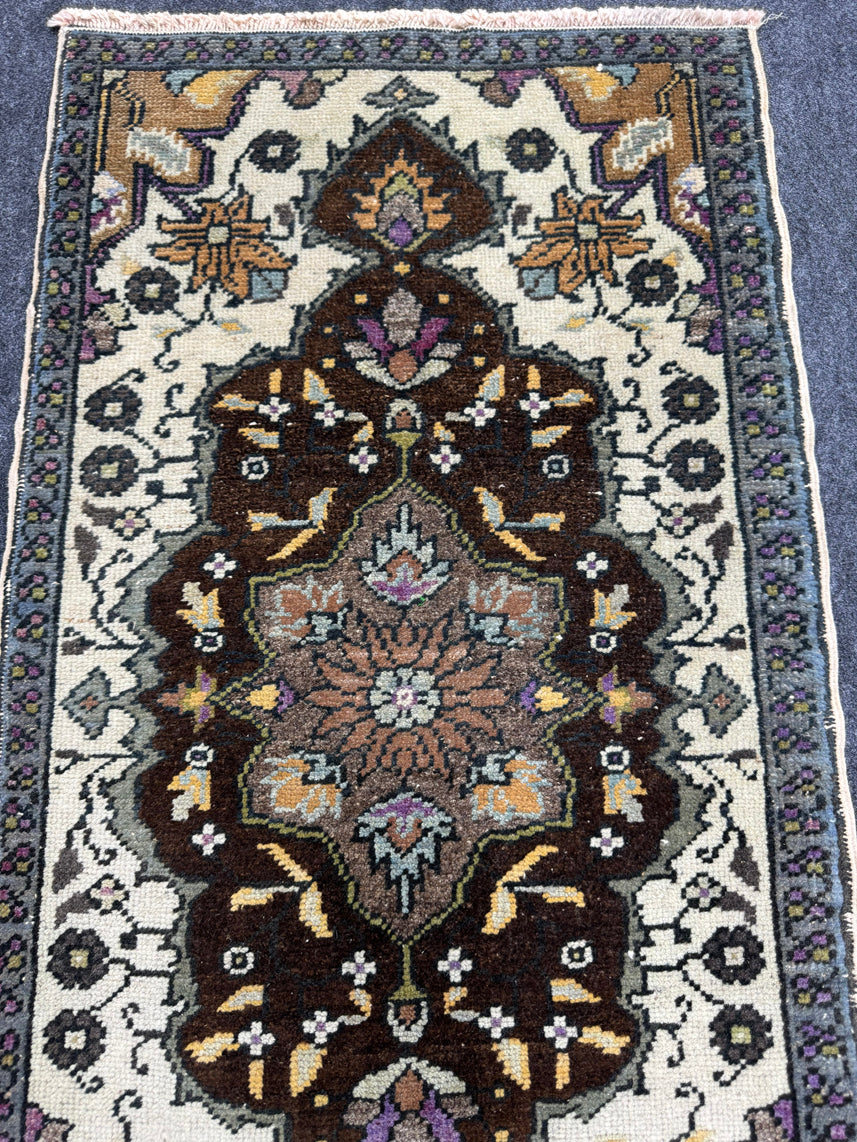 Turkish Yastik Rug 1'7" x 2'11" #23830