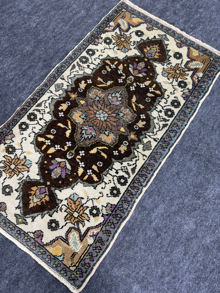 Turkish Yastik Rug 1'7" x 2'11" #23830