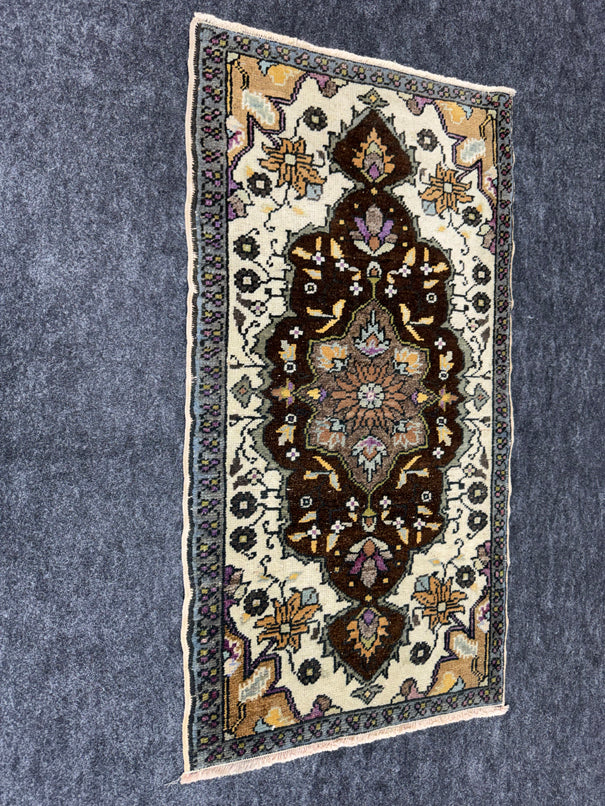 Turkish Yastik Rug 1'7" x 2'11" #23830