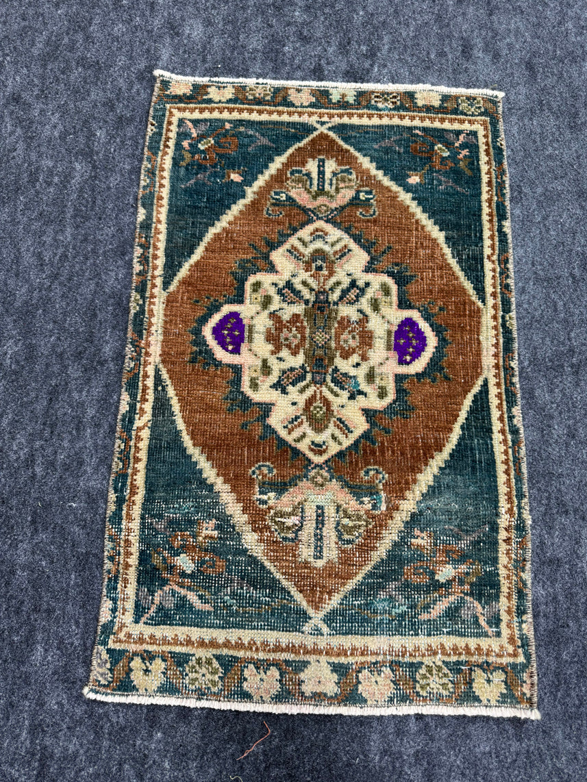 Turkish Yastik Rug 1'7" x 2'7" #23827