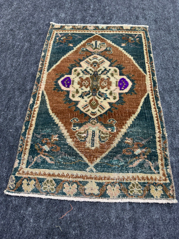 Turkish Yastik Rug 1'7" x 2'7" #23827