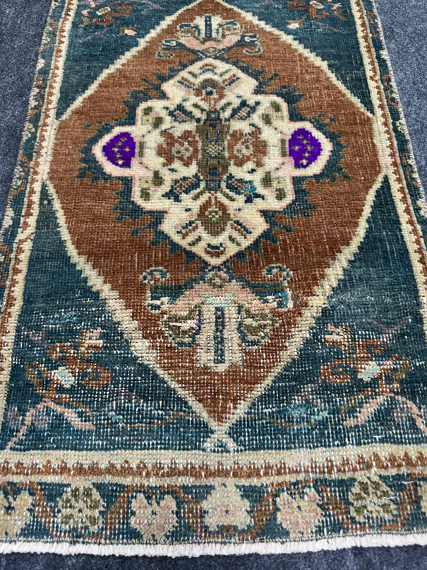 Turkish Yastik Rug 1'7" x 2'7" #23827
