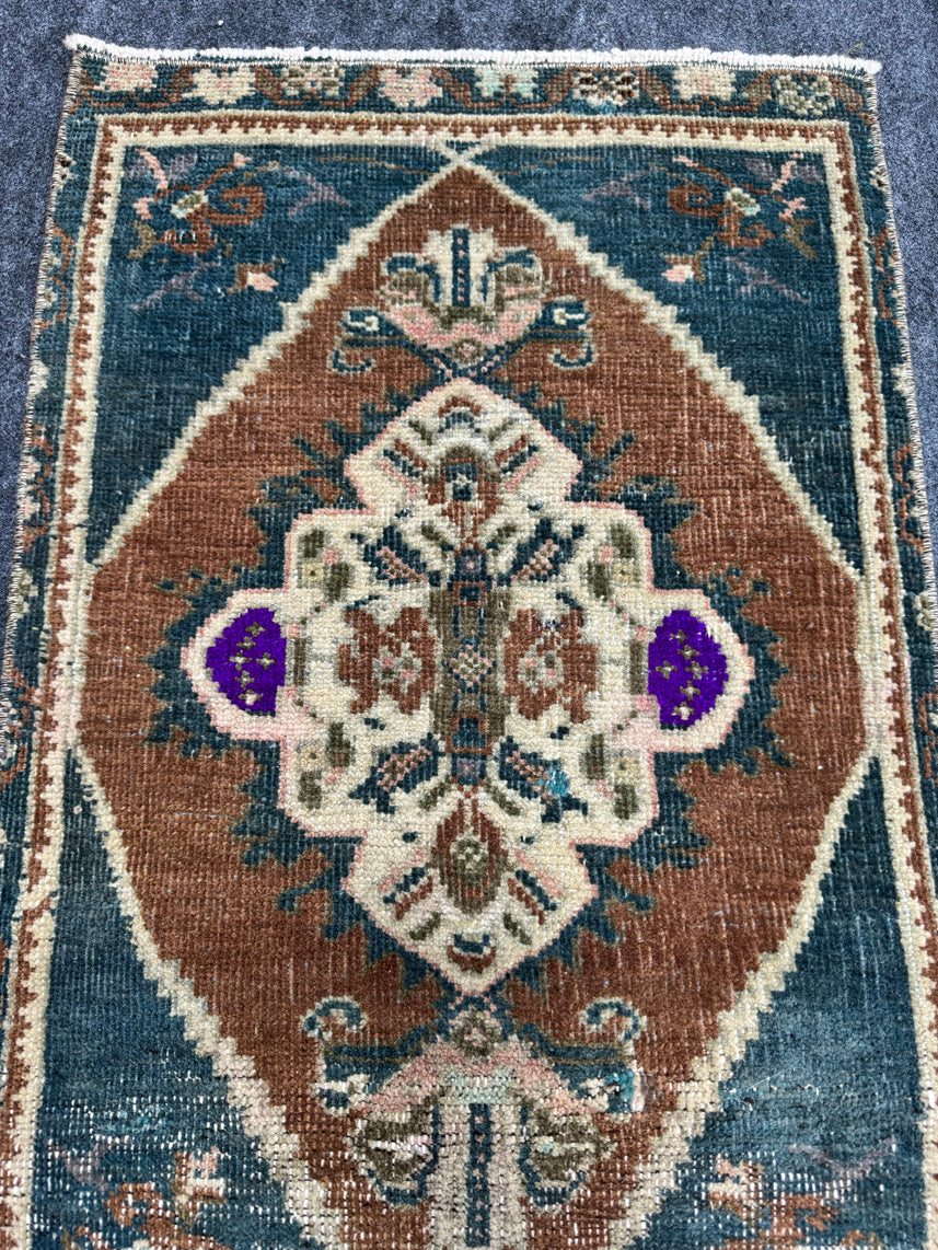 Turkish Yastik Rug 1'7" x 2'7" #23827