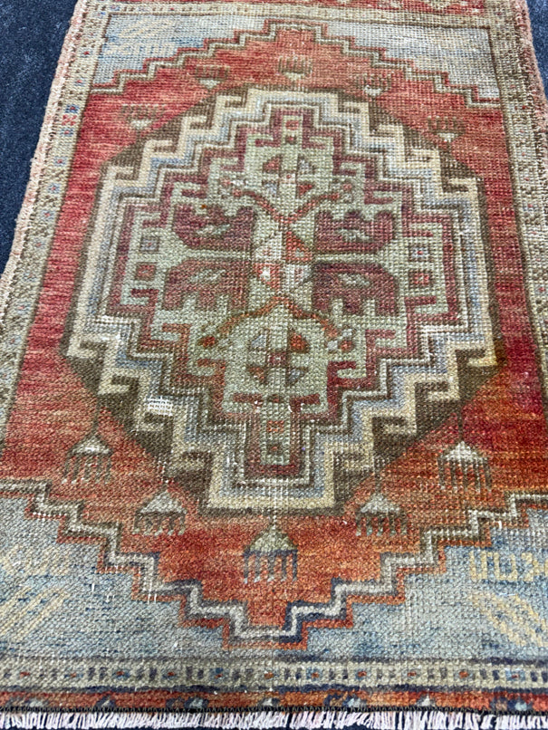 Turkish Yastik Rug 1'7" x 2'4" #23825