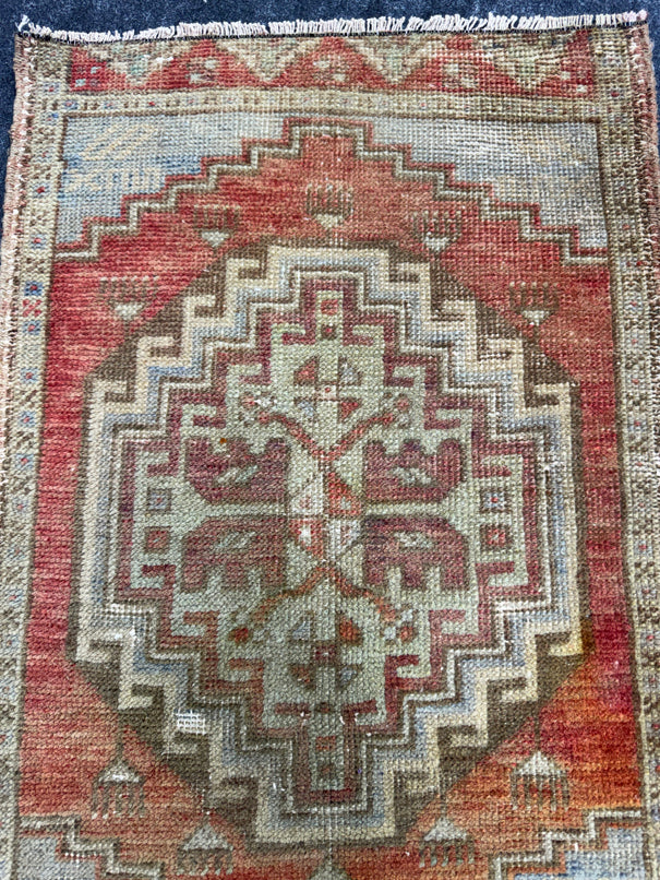 Turkish Yastik Rug 1'7" x 2'4" #23825