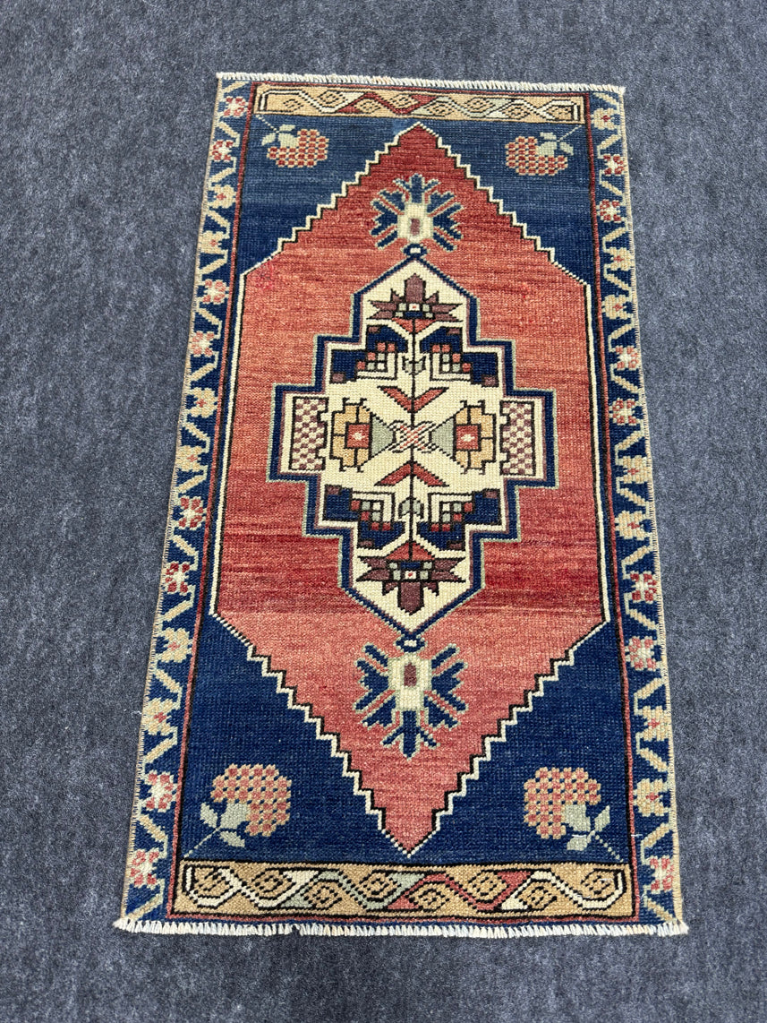 Turkish Yastik Rug 1'7" x 2'11" #23812