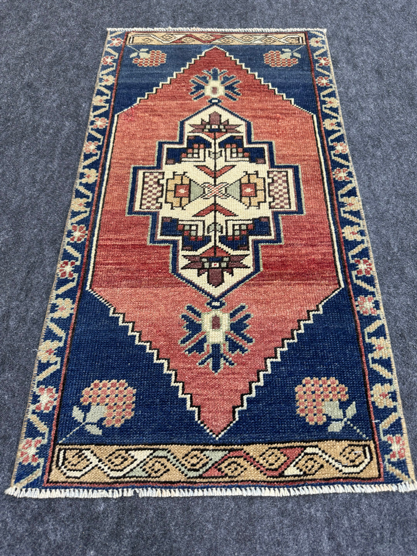 Turkish Yastik Rug 1'7" x 2'11" #23812