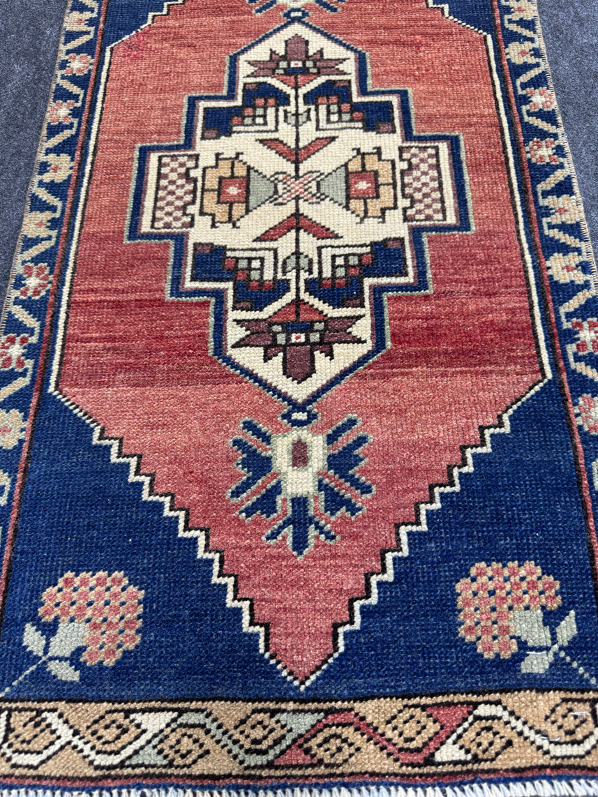 Turkish Yastik Rug 1'7" x 2'11" #23812