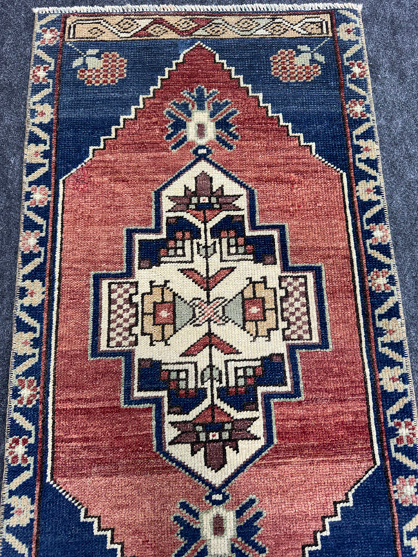 Turkish Yastik Rug 1'7" x 2'11" #23812