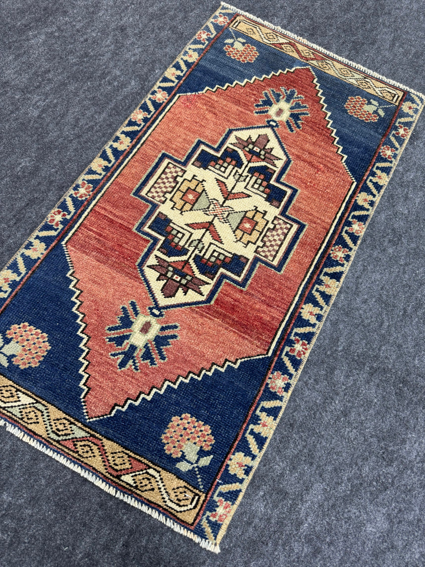 Turkish Yastik Rug 1'7" x 2'11" #23812
