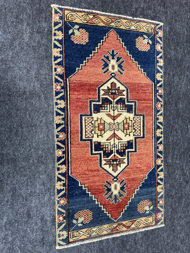 Turkish Yastik Rug 1'7" x 2'11" #23812