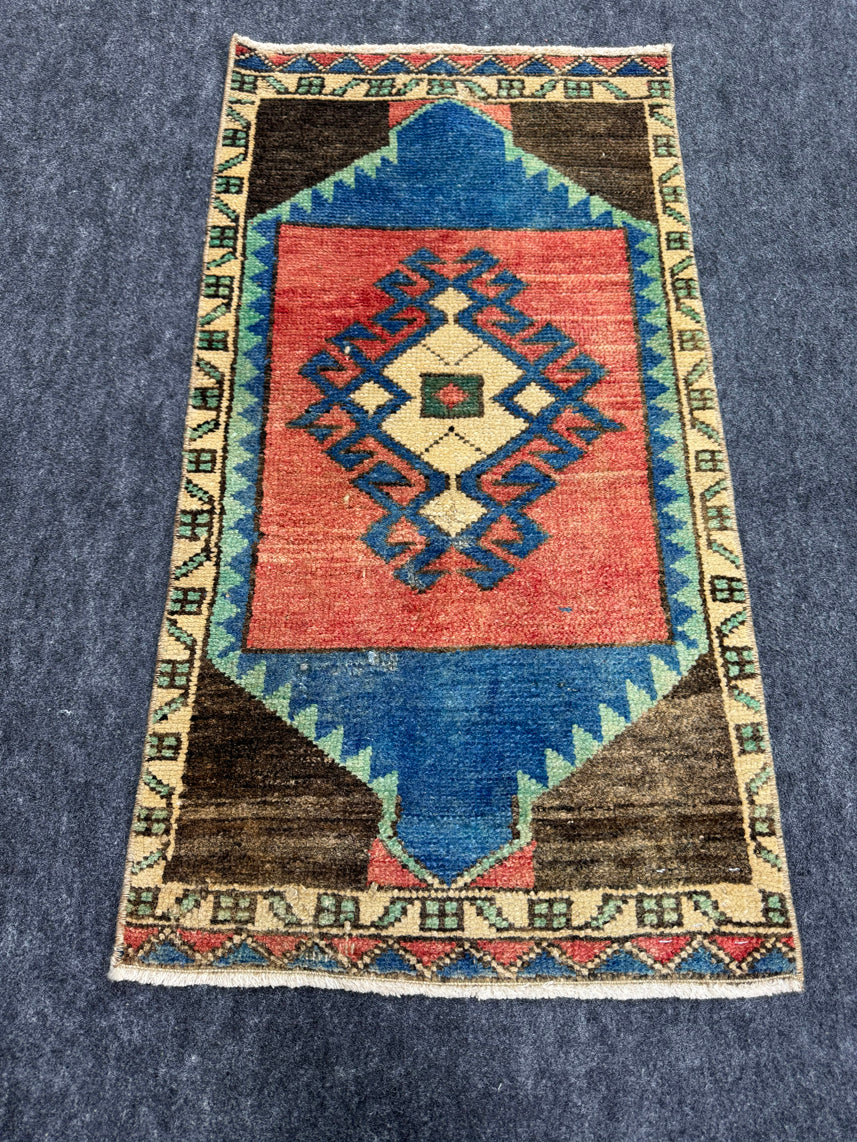 Turkish Yastik Rug 1'6" x 2'9" #23814