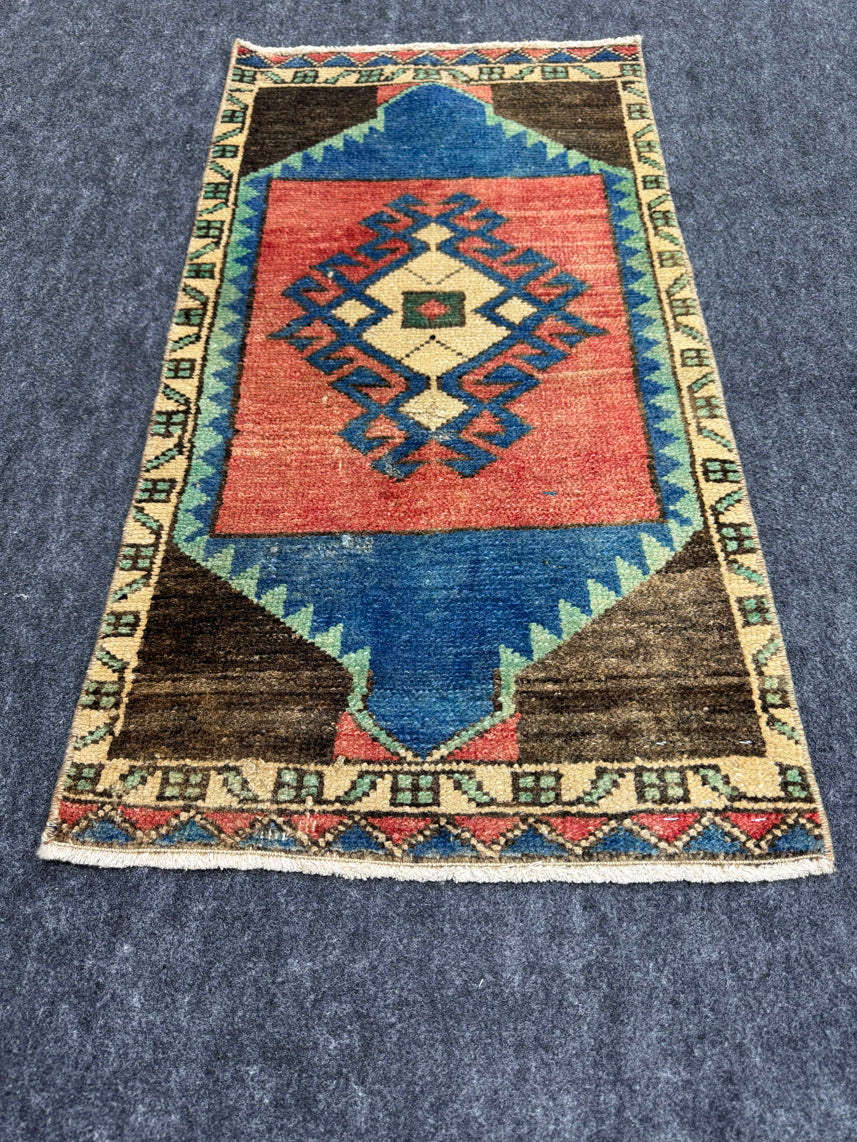 Turkish Yastik Rug 1'6" x 2'9" #23814