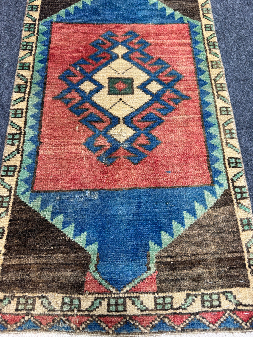 Turkish Yastik Rug 1'6" x 2'9" #23814