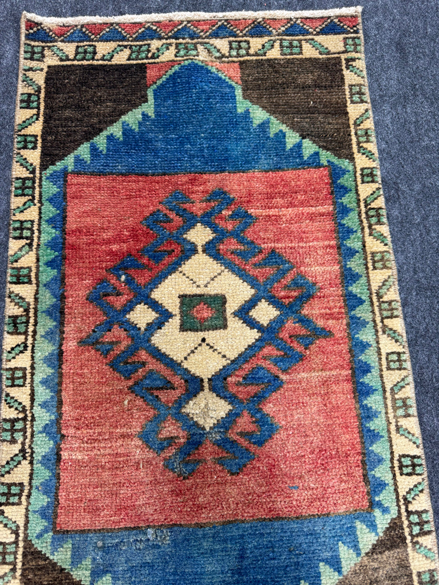 Turkish Yastik Rug 1'6" x 2'9" #23814