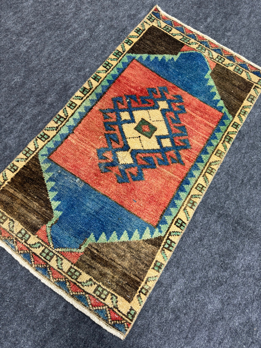 Turkish Yastik Rug 1'6" x 2'9" #23814