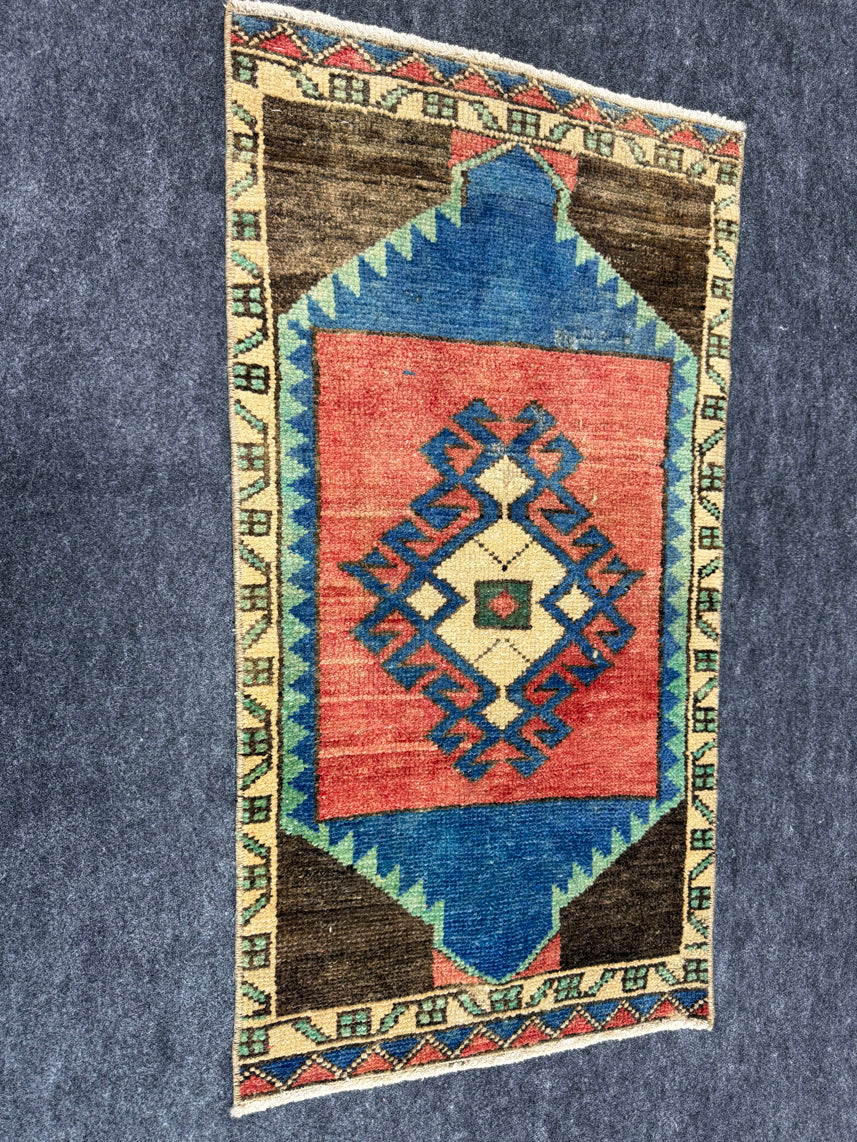Turkish Yastik Rug 1'6" x 2'9" #23814