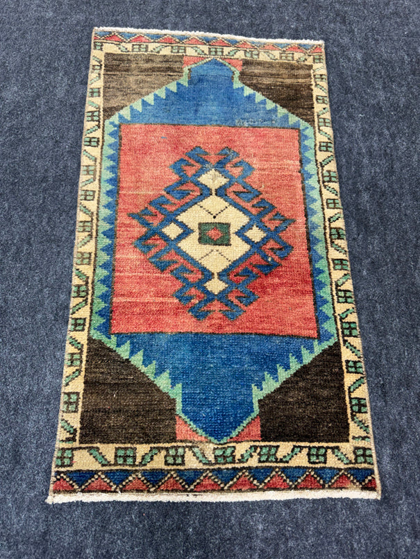 Turkish Yastik Rug 1'6" x 2'9" #23814