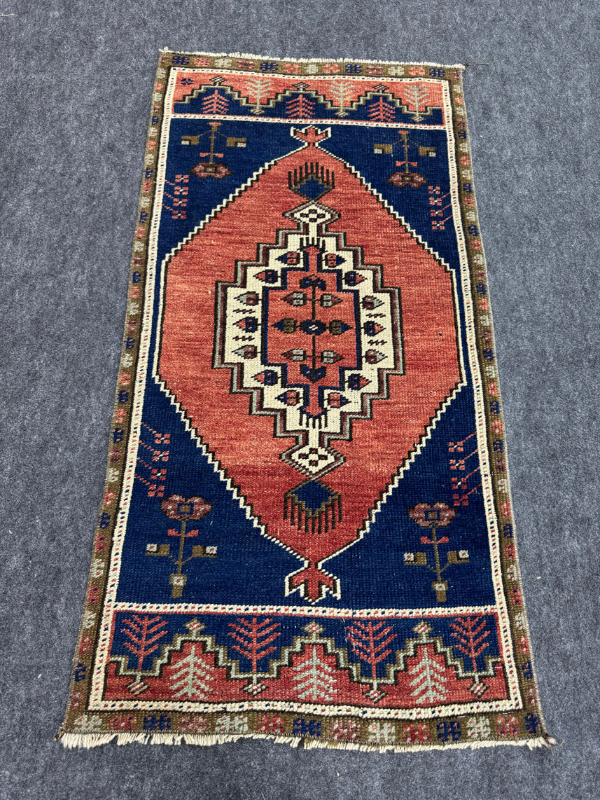 Turkish Yastik Rug 1'9" x 3'6" #23815