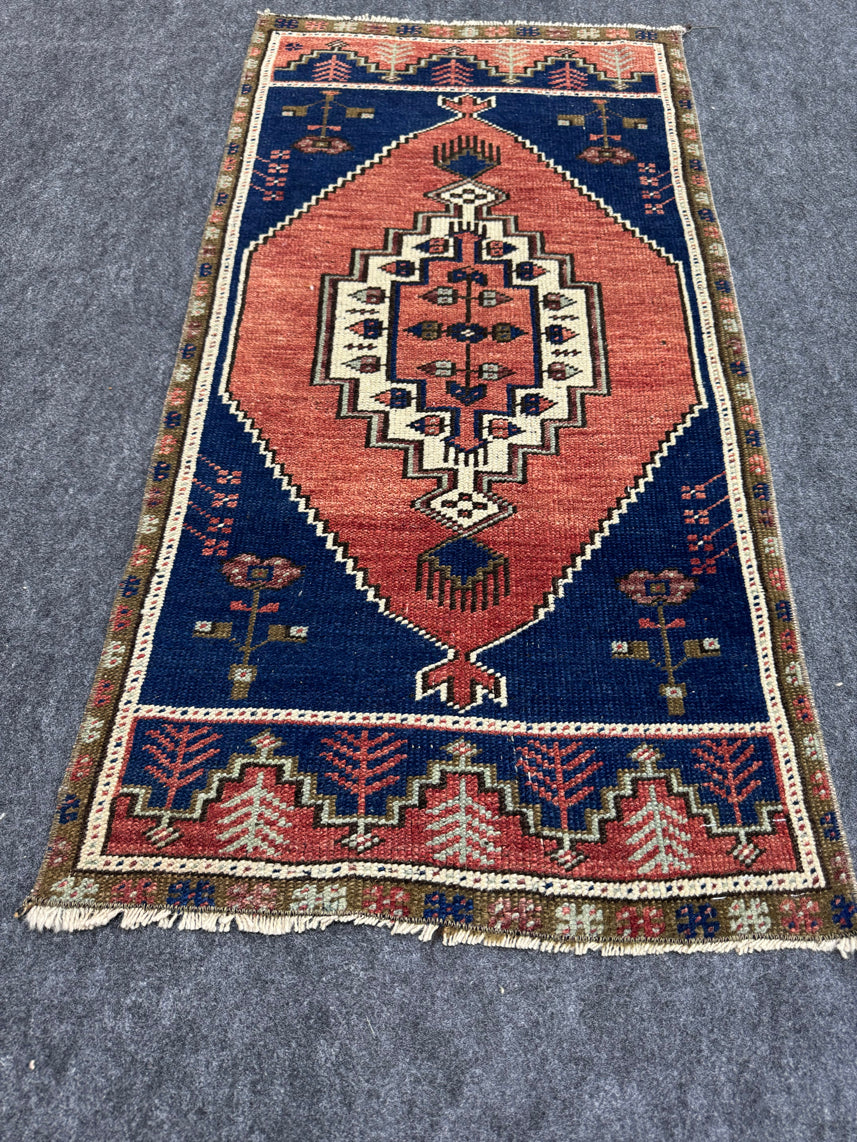 Turkish Yastik Rug 1'9" x 3'6" #23815