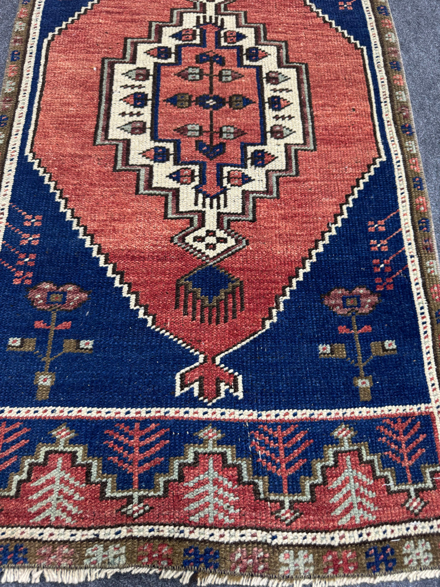 Turkish Yastik Rug 1'9" x 3'6" #23815