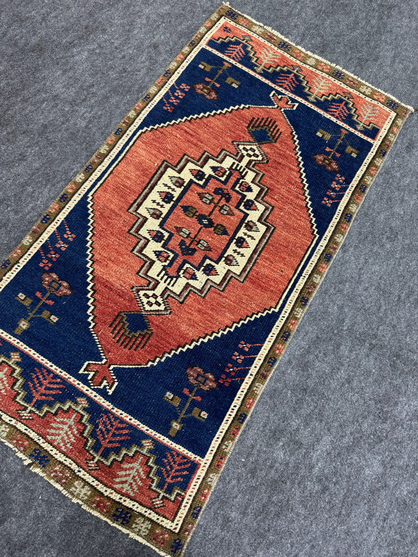 Turkish Yastik Rug 1'9" x 3'6" #23815