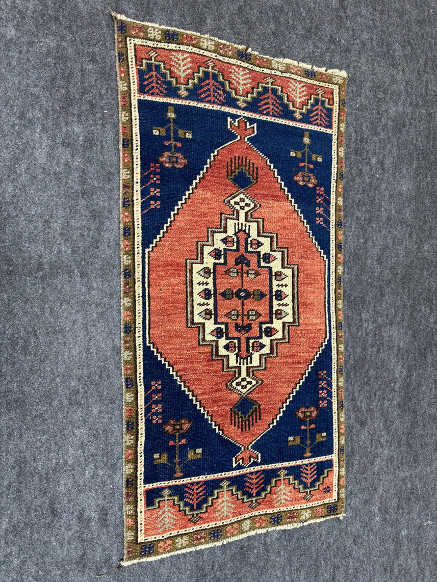 Turkish Yastik Rug 1'9" x 3'6" #23815