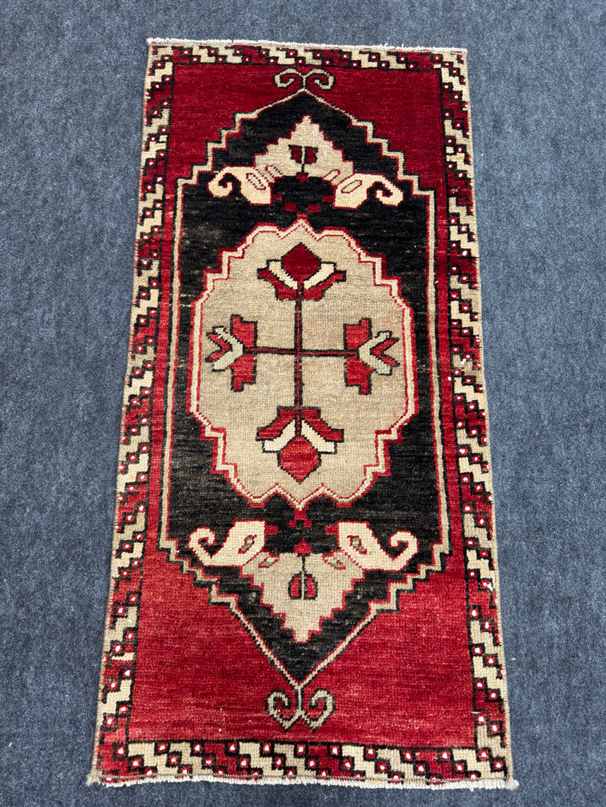 Turkish Yastik Rug 1'7" x 3'4" #23817