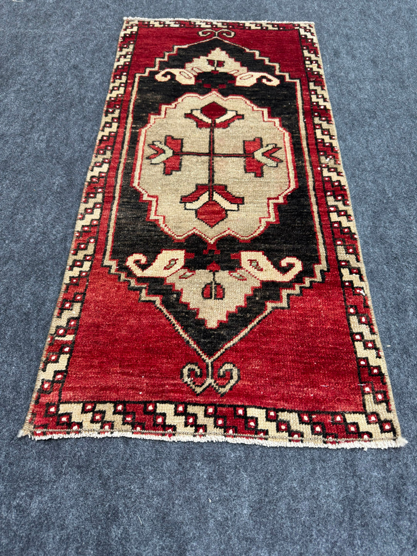 Turkish Yastik Rug 1'7" x 3'4" #23817