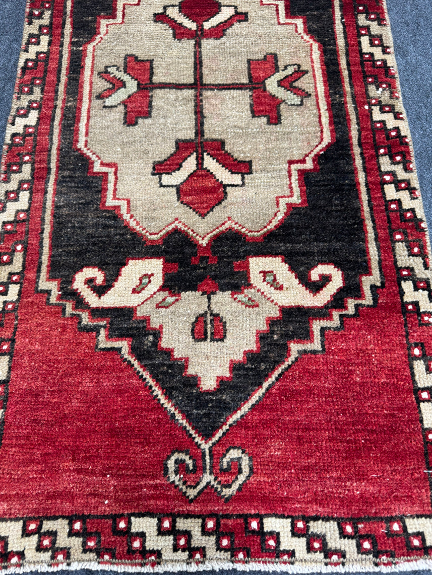 Turkish Yastik Rug 1'7" x 3'4" #23817