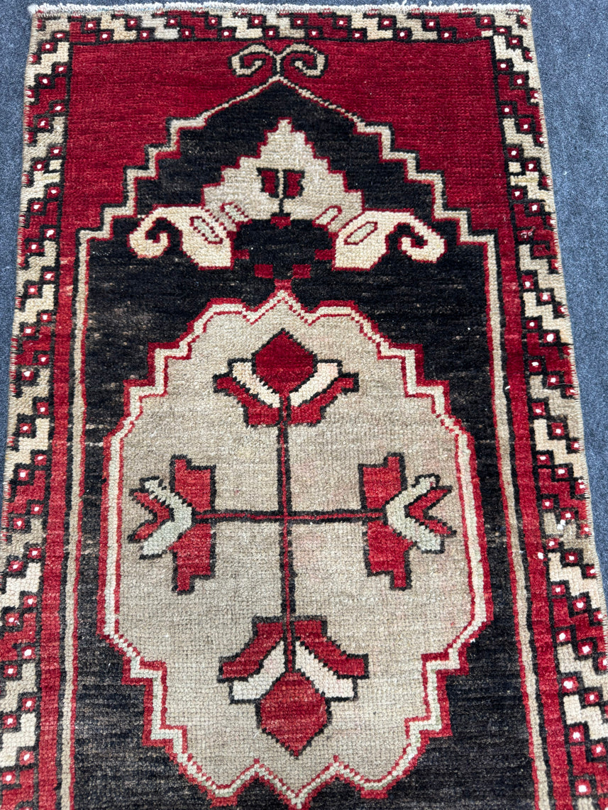 Turkish Yastik Rug 1'7" x 3'4" #23817