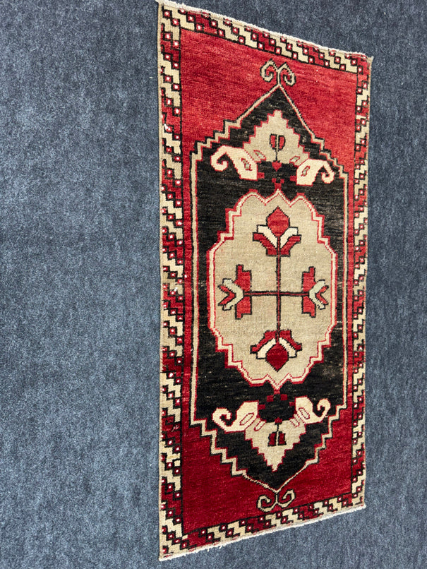 Turkish Yastik Rug 1'7" x 3'4" #23817