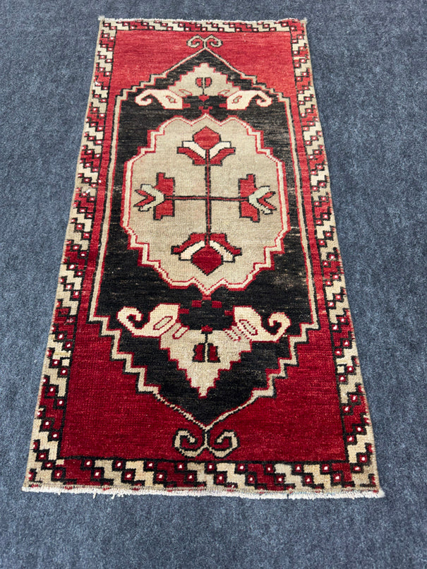 Turkish Yastik Rug 1'7" x 3'4" #23817