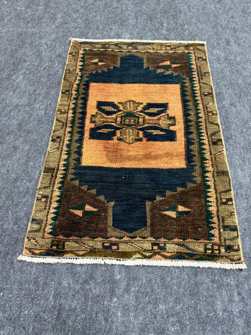 Turkish Yastik Rug 1'8" x 2'6" #23811