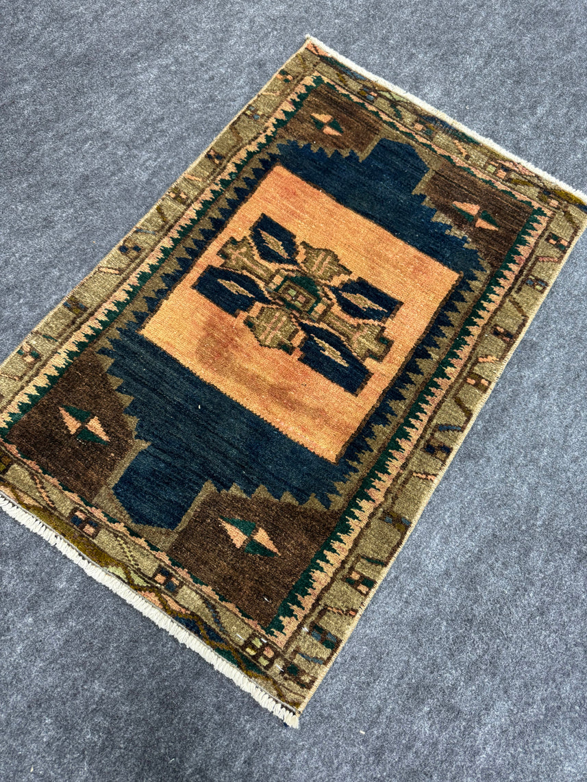 Turkish Yastik Rug 1'8" x 2'6" #23811
