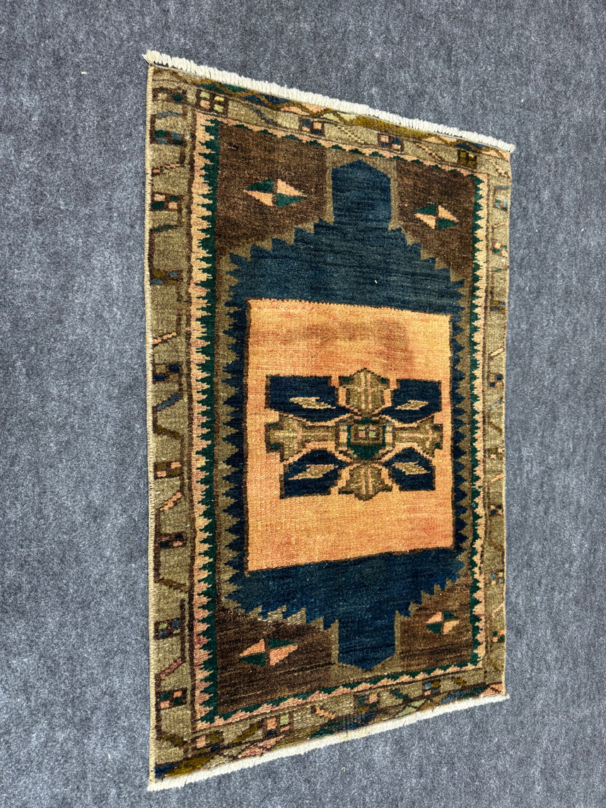 Turkish Yastik Rug 1'8" x 2'6" #23811