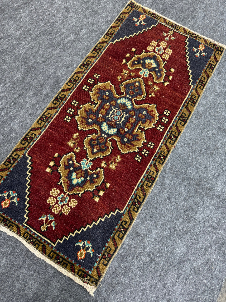 Turkish Yastik Rug 1'6" x 3'3" #23805